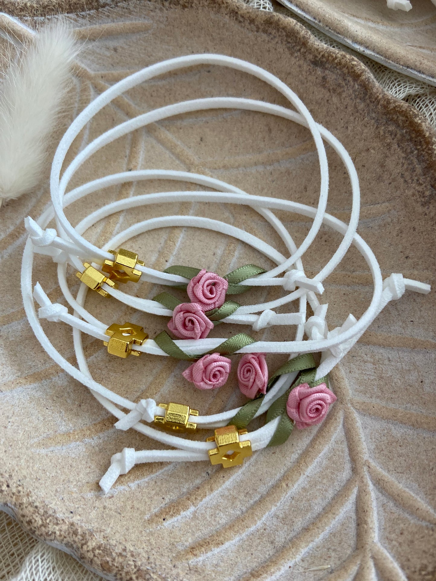 Μαρτυρικό Βραχιόλι Δέρμα με Λουλουδάκι