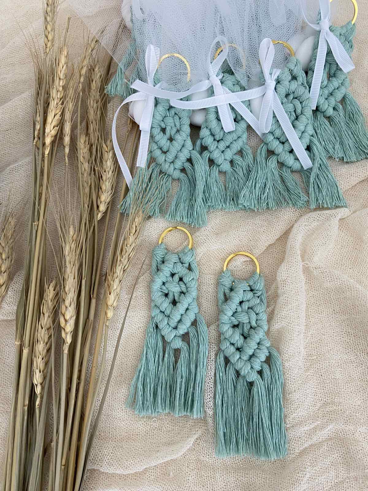 Μπομπονιέρες μακραμέ 12εκ σε dusty pink, mint και εκρού για βάπτιση ή γάμο με χρυσό κρίκο, Capricorn Creations.