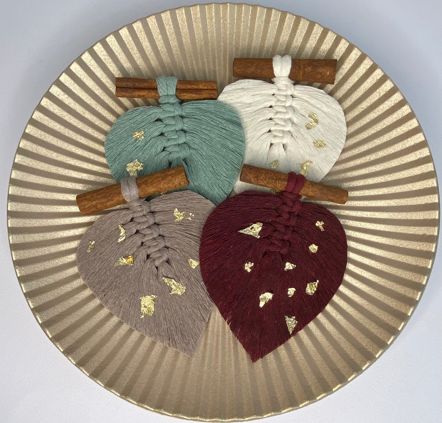 Φύλλα Μακραμέ Στολισμένα με Φύλλα Χρυσού