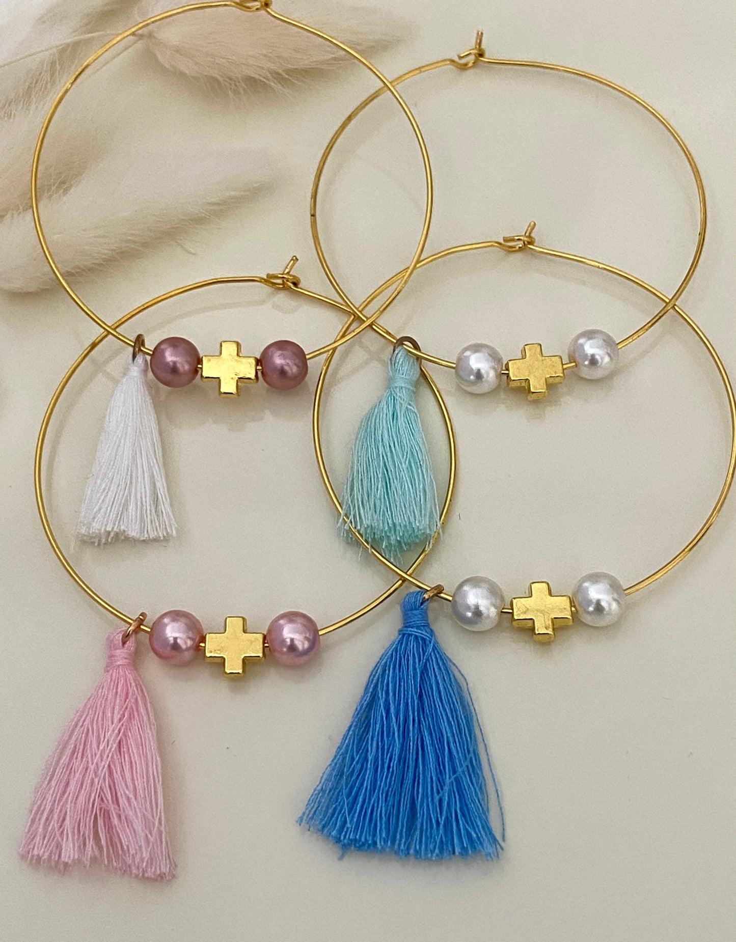 Μαρτυρικό Βραχιόλι Λεπτή Βέργα με Σταυρό, Πέρλες και Φουντίτσα