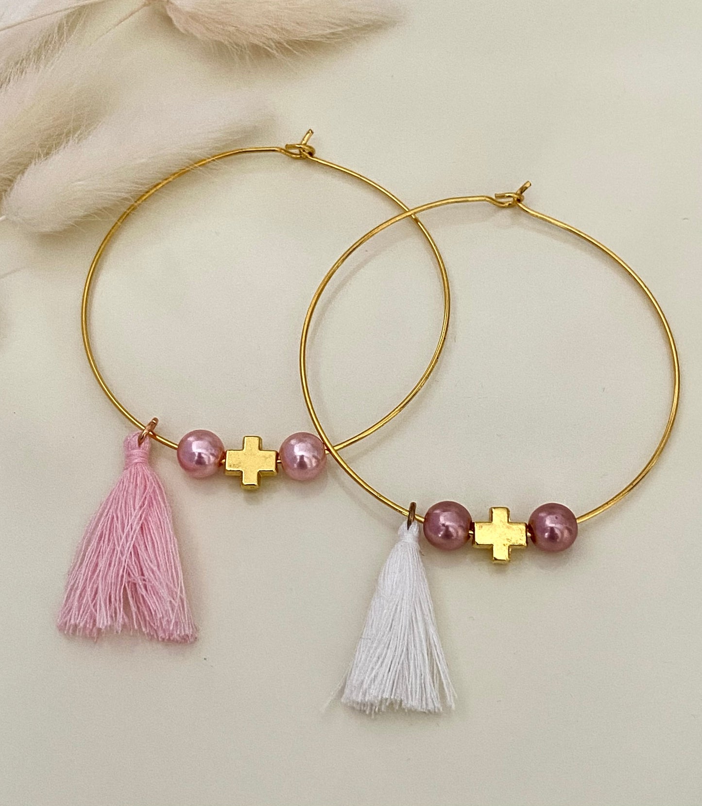 Μαρτυρικό Βραχιόλι Λεπτή Βέργα με Σταυρό, Πέρλες και Φουντίτσα