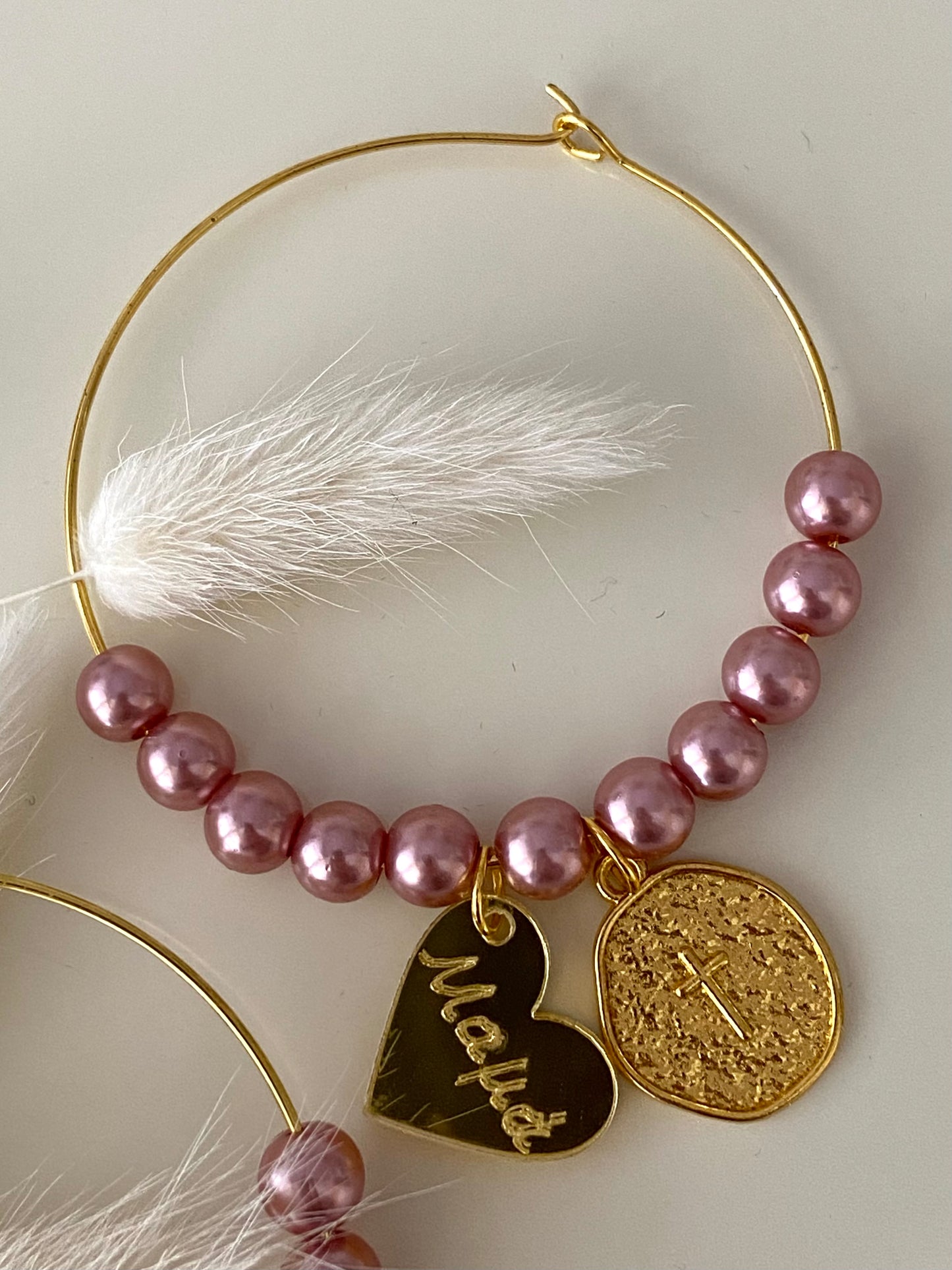 Βραχιόλι Λεπτή Βέργα με Πέρλες και Φλουρί