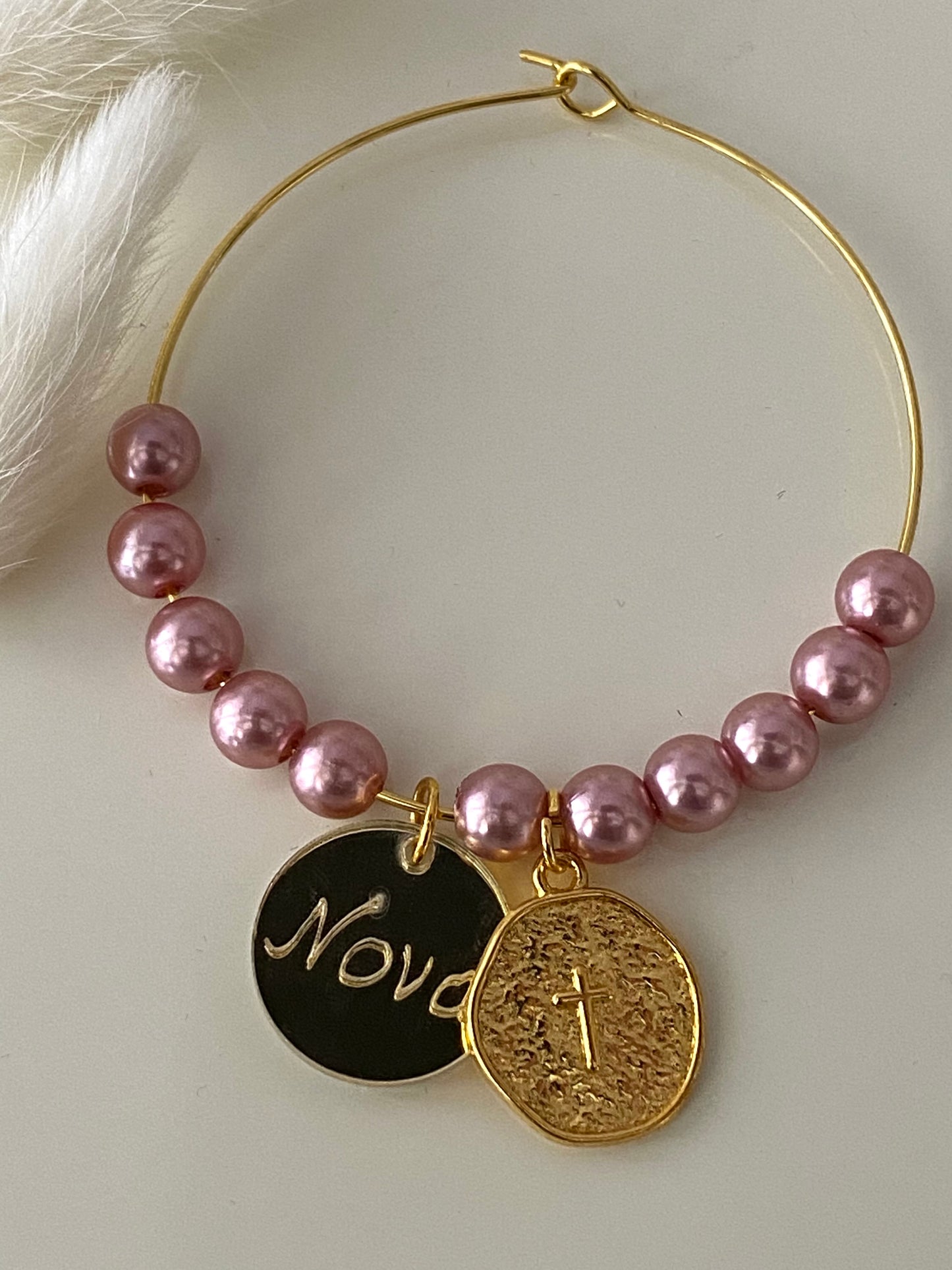 Βραχιόλι Λεπτή Βέργα με Πέρλες και Φλουρί