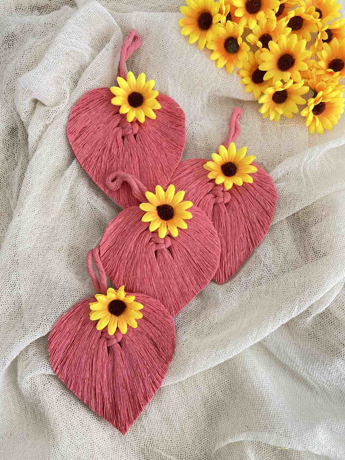 Μπομπονιέρα Μακραμέ Φύλλο με Λουλουδάκι