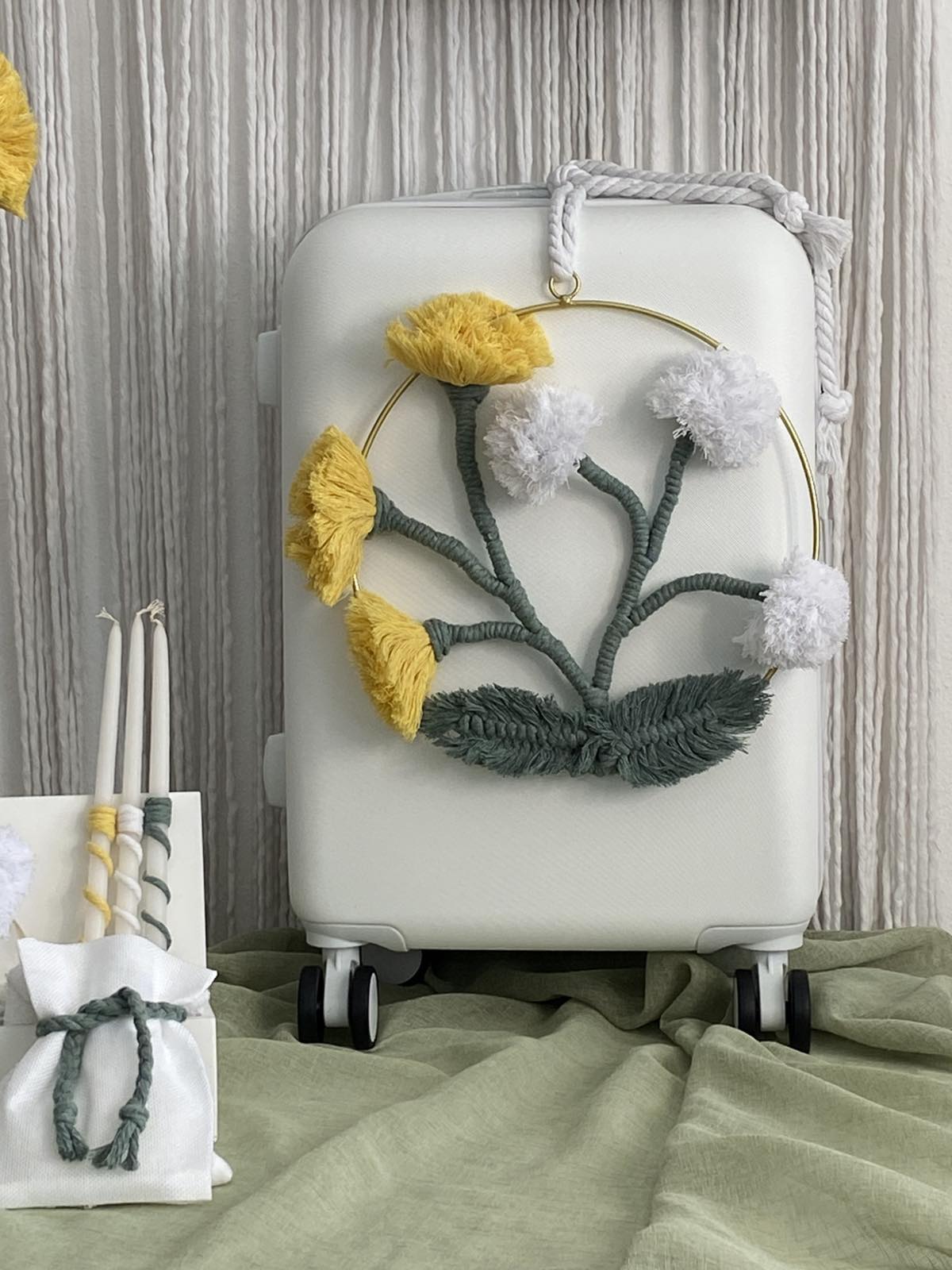 Ονειρικό Σετ Βάπτισης με Χειροποίητα Μακραμέ Λουλούδια σε Boho Στυλ